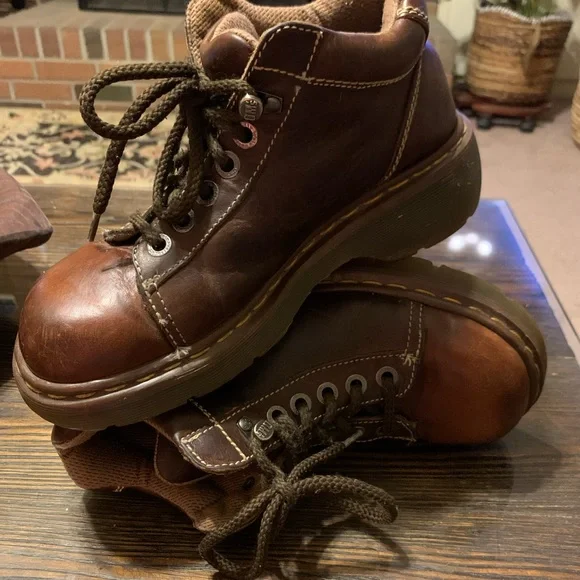 SOLD. Doc Martens made in England leather Sz 8 boots - Picture 1 of 15